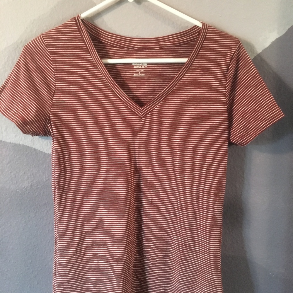 Striped burgundy/white tshirt